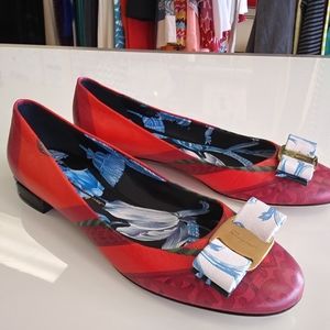 NIB Salvatore Farragamo Varina Print Flats size 10